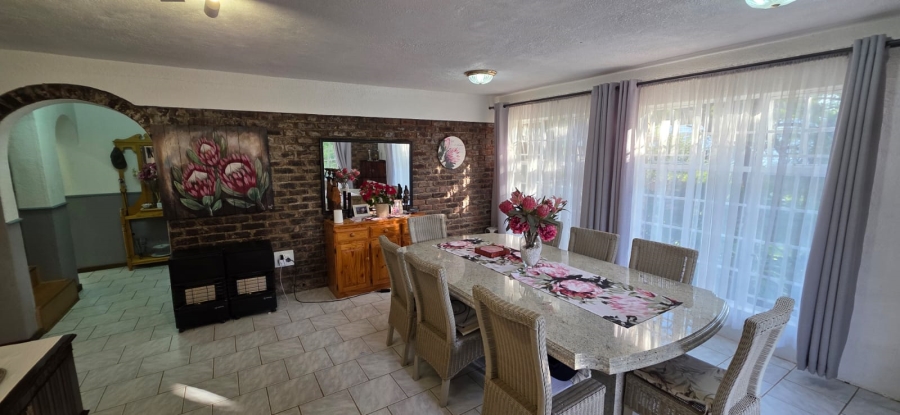 5 Bedroom Property for Sale in Wilkoppies North West